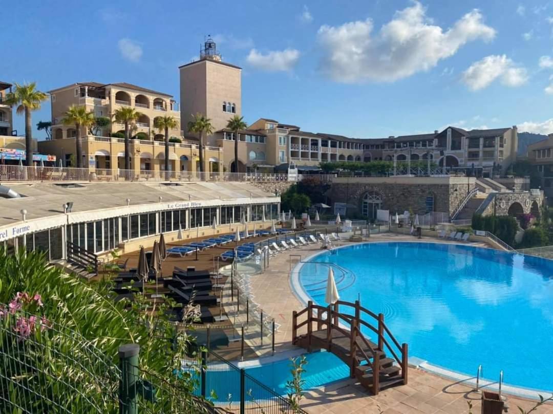 Saint-Raphael- Vue Mer Et Massif De L'Esterel Екстер'єр фото
