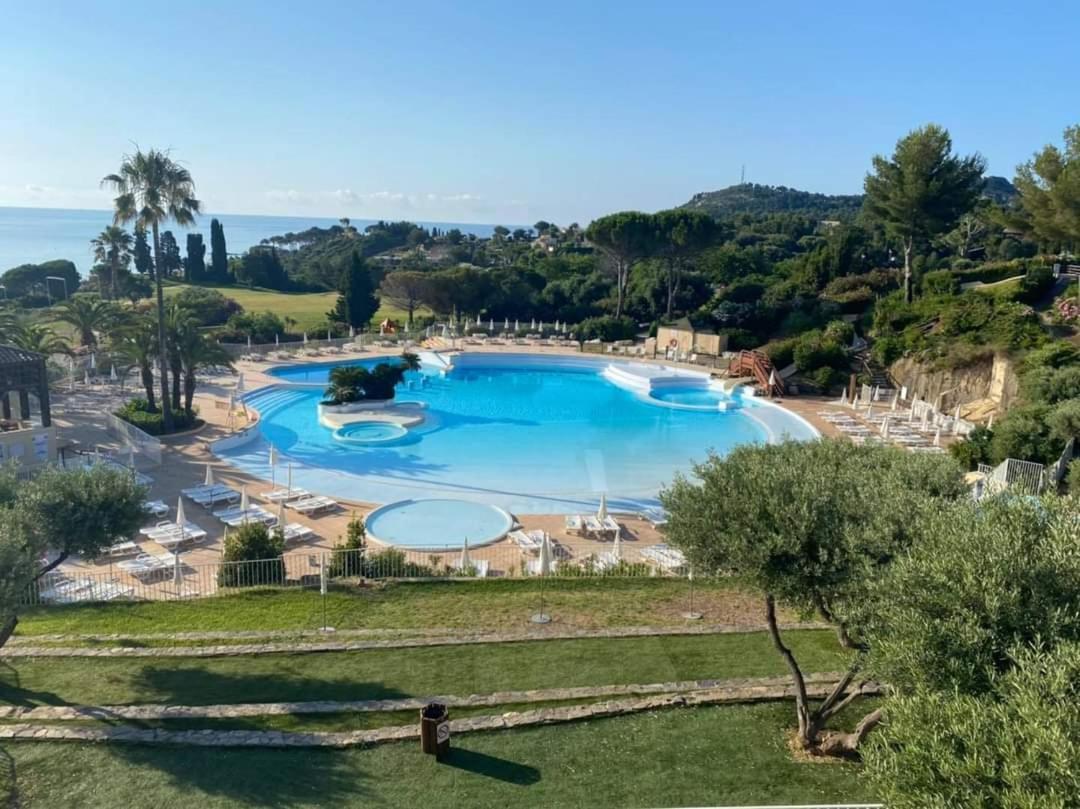 Saint-Raphael- Vue Mer Et Massif De L'Esterel Екстер'єр фото