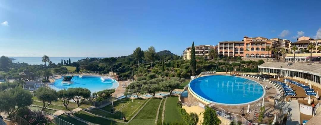 Saint-Raphael- Vue Mer Et Massif De L'Esterel Екстер'єр фото