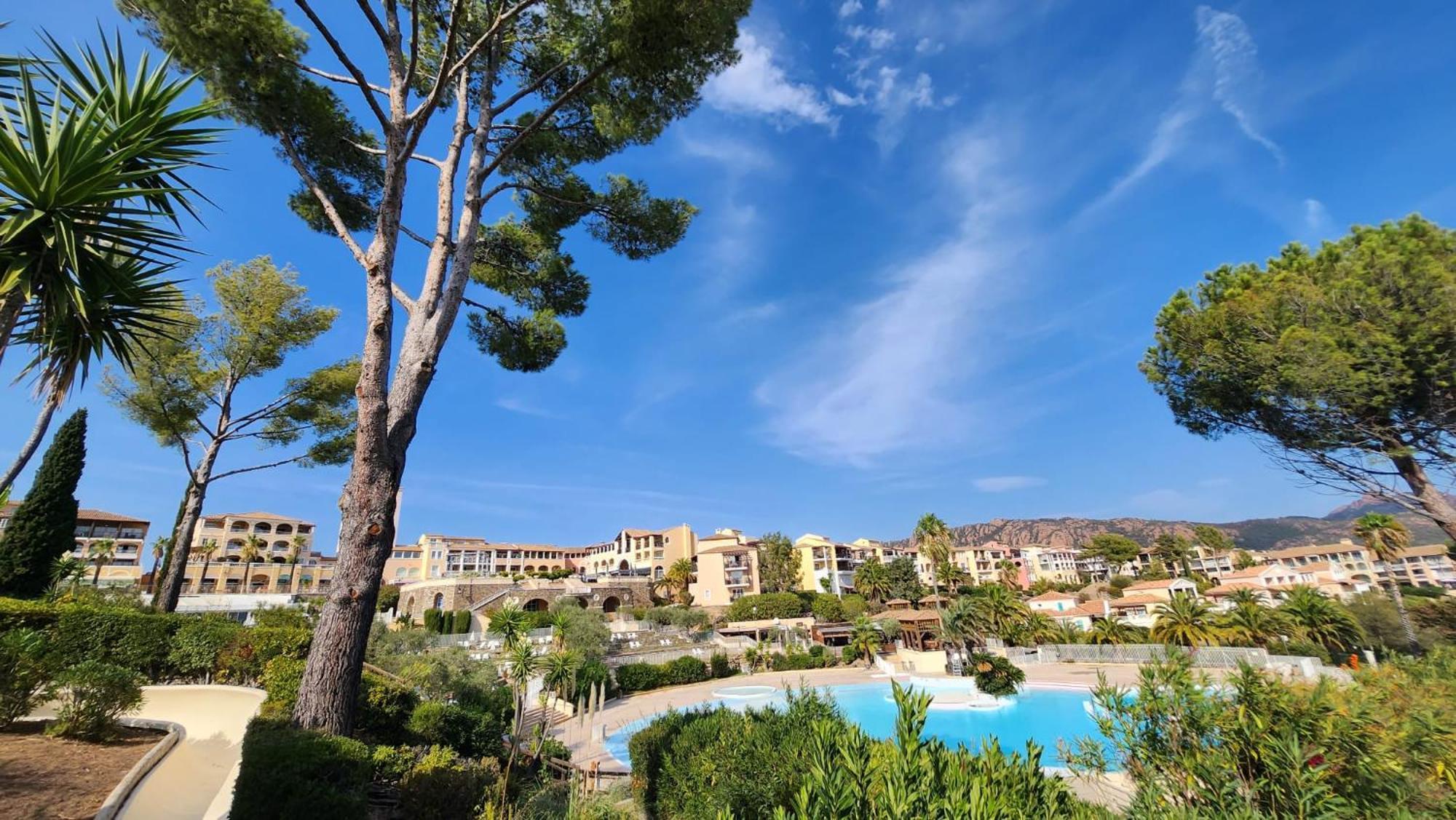 Saint-Raphael- Vue Mer Et Massif De L'Esterel Екстер'єр фото